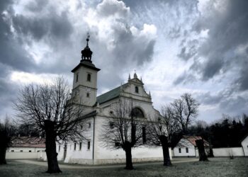 31.03.2016 Rytwiany. Pokamedulski zespół sakralny. Klasztor. Pustelnia Złotego Lasu. / Jarosław Kubalski / Radio Kielce