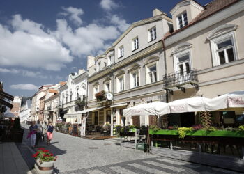 07.09.2016 Sandomierz. Centrum. Ulica Opatowska. / Jarosław Kubalski / Radio Kielce