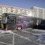 05.12.2016 Kielce. Wypadek. Autobus MPK uszkodził 13 zaparkowanych aut. Kierowca zasłabł. / Jarosław Kubalski / Radio Kielce