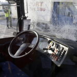 05.12.2016 Kielce. Wypadek. Autobus MPK uszkodził 13 zaparkowanych aut. Kierowca zasłabł. / Jarosław Kubalski / Radio Kielce