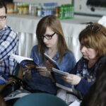 01.04.2017 Kielce. Konferencja w Wojewódzkiej Bibliotece Publicznej na temat zapalenia jelit. / Jarosław Kubalski / Radio Kielce