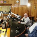 04.04.2017 Kielce. Audycja "Dodaj do ulubionych". Romuald Sadowski i Wojciech Stachurski. / Jarosław Kubalski / Radio Kielce