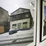 06.04.2017 Kielce. Muzeum Dialogu Kultur. Fotografie Wojciecha Wilczyka przedstawiające budynki synagog i domów modlitwy „Niewinne oko nie istnieje”. / Jarosław Kubalski / Radio Kielce