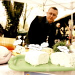 09.04.2017 Kielce. Kiermasz wielkanocny przed Dworkiem Laszczyków. / Jarosław Kubalski / Radio Kielce