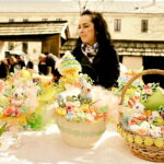 09.04.2017 Kielce. Kiermasz wielkanocny przed Dworkiem Laszczyków. / Jarosław Kubalski / Radio Kielce