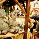 09.04.2017 Kielce. Kiermasz wielkanocny przed Dworkiem Laszczyków. / Jarosław Kubalski / Radio Kielce