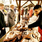 09.04.2017 Kielce. Kiermasz wielkanocny przed Dworkiem Laszczyków. / Jarosław Kubalski / Radio Kielce