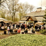 09.04.2017 Kielce. Kiermasz wielkanocny przed Dworkiem Laszczyków. / Jarosław Kubalski / Radio Kielce