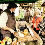 09.04.2017 Kielce. Kiermasz wielkanocny przed Dworkiem Laszczyków. / Jarosław Kubalski / Radio Kielce