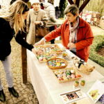 09.04.2017 Kielce. Kiermasz wielkanocny przed Dworkiem Laszczyków. / Jarosław Kubalski / Radio Kielce