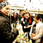 09.04.2017 Kielce. Kiermasz wielkanocny przed Dworkiem Laszczyków. / Jarosław Kubalski / Radio Kielce