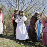 10.04.2017 Kielce.  Droga Krzyżowa na Kadzielni przygotowana przez młodzież z Liceum im. Juliusza Słowackiego. / Jarosław Kubalski / Radio Kielce