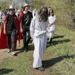 10.04.2017 Kielce.  Droga Krzyżowa na Kadzielni przygotowana przez młodzież z Liceum im. Juliusza Słowackiego. / Jarosław Kubalski / Radio Kielce