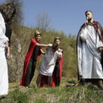 10.04.2017 Kielce.  Droga Krzyżowa na Kadzielni przygotowana przez młodzież z Liceum im. Juliusza Słowackiego. / Jarosław Kubalski / Radio Kielce