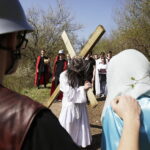 10.04.2017 Kielce.  Droga Krzyżowa na Kadzielni przygotowana przez młodzież z Liceum im. Juliusza Słowackiego. / Jarosław Kubalski / Radio Kielce