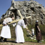 10.04.2017 Kielce.  Droga Krzyżowa na Kadzielni przygotowana przez młodzież z Liceum im. Juliusza Słowackiego. / Jarosław Kubalski / Radio Kielce