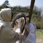 10.04.2017 Kielce.  Droga Krzyżowa na Kadzielni przygotowana przez młodzież z Liceum im. Juliusza Słowackiego. / Jarosław Kubalski / Radio Kielce