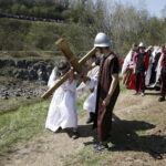 10.04.2017 Kielce.  Droga Krzyżowa na Kadzielni przygotowana przez młodzież z Liceum im. Juliusza Słowackiego. / Jarosław Kubalski / Radio Kielce