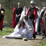 10.04.2017 Kielce.  Droga Krzyżowa na Kadzielni przygotowana przez młodzież z Liceum im. Juliusza Słowackiego. / Jarosław Kubalski / Radio Kielce