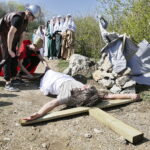 10.04.2017 Kielce.  Droga Krzyżowa na Kadzielni przygotowana przez młodzież z Liceum im. Juliusza Słowackiego. / Jarosław Kubalski / Radio Kielce