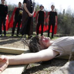 10.04.2017 Kielce.  Droga Krzyżowa na Kadzielni przygotowana przez młodzież z Liceum im. Juliusza Słowackiego. / Jarosław Kubalski / Radio Kielce