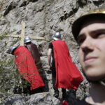 10.04.2017 Kielce.  Droga Krzyżowa na Kadzielni przygotowana przez młodzież z Liceum im. Juliusza Słowackiego. / Jarosław Kubalski / Radio Kielce