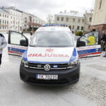 11.04.2017 Kielce. Biskup Jan Piotrowski poświęcił nowy ambulans dla Hospicjum imienia św. Matki Teresy z Kalkuty. / Jarosław Kubalski / Radio Kielce