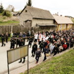 14.04.2017 Droga Krzyżowa z Nowej Słupi na Święty Krzyż. / Jarosław Kubalski / Radio Kielce