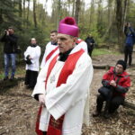 14.04.2017 Droga Krzyżowa z Nowej Słupi na Święty Krzyż. / Jarosław Kubalski / Radio Kielce