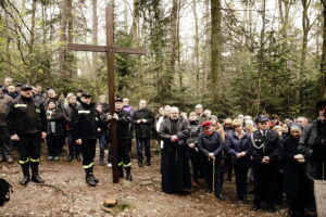 14.04.2017 Droga Krzyżowa z Nowej Słupi na Święty Krzyż. / Jarosław Kubalski / Radio Kielce