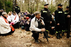 14.04.2017 Droga Krzyżowa z Nowej Słupi na Święty Krzyż. / Jarosław Kubalski / Radio Kielce