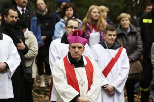 14.04.2017 Droga Krzyżowa z Nowej Słupi na Święty Krzyż. / Jarosław Kubalski / Radio Kielce