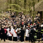 14.04.2017 Droga Krzyżowa z Nowej Słupi na Święty Krzyż. / Jarosław Kubalski / Radio Kielce