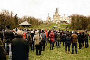 14.04.2017 Droga Krzyżowa z Nowej Słupi na Święty Krzyż. / Jarosław Kubalski / Radio Kielce