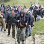 14.04.2017 Droga Krzyżowa z Nowej Słupi na Święty Krzyż. / Jarosław Kubalski / Radio Kielce