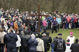 14.04.2017 Droga Krzyżowa z Nowej Słupi na Święty Krzyż. / Jarosław Kubalski / Radio Kielce