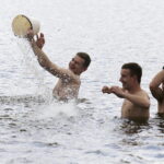 17.04.2017 Strawczyn. Morsy kąpią się w zalewie. / Jarosław Kubalski / Radio Kielce