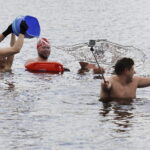 17.04.2017 Strawczyn. Morsy kąpią się w zalewie. / Jarosław Kubalski / Radio Kielce