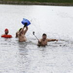 17.04.2017 Strawczyn. Morsy kąpią się w zalewie. / Jarosław Kubalski / Radio Kielce