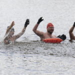 17.04.2017 Strawczyn. Morsy kąpią się w zalewie. / Jarosław Kubalski / Radio Kielce