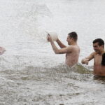 17.04.2017 Strawczyn. Morsy kąpią się w zalewie. / Jarosław Kubalski / Radio Kielce