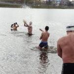 17.04.2017 Strawczyn. Morsy kąpią się w zalewie. / Jarosław Kubalski / Radio Kielce