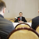 19.04.2017 Kielce. Poseł Michał Cieślak podczas konferencji prasowej / Jarosław Kubalski / Radio Kielce