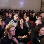 21.04.2017 Kielce. Ambasador Armenii Edgar Ghazaryan podczas wizyty w "Plastyku". Wystawa dotycząca masakry Ormian. / Jarosław Kubalski / Radio Kielce