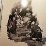 21.04.2017 Kielce. Ambasador Armenii Edgar Ghazaryan podczas wizyty w "Plastyku". Wystawa dotycząca masakry Ormian. / Jarosław Kubalski / Radio Kielce