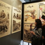 21.04.2017 Kielce. Ambasador Armenii Edgar Ghazaryan podczas wizyty w "Plastyku". Wystawa dotycząca masakry Ormian. / Jarosław Kubalski / Radio Kielce