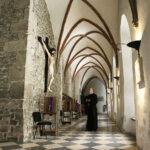 21.04.2017 Święty Krzyż. Klasztor apeluje o pomoc dla czteroletniej Gabrysi Kowalskiej, która po operacji mózgu czeka na kolejny zabieg w Centrum Zdrowia Dziecka w Warszawie. / Jarosław Kubalski / Radio Kielce