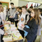 22.04.2017 Kielce. Piknik Edukacyjny w Liceum Ogólnokształcącym nr VI im. Juliusza Słowackiego / Jarosław Kubalski / Radio Kielce