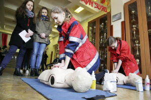 22.04.2017 Kielce. Piknik Edukacyjny w Liceum Ogólnokształcącym nr VI im. Juliusza Słowackiego / Jarosław Kubalski / Radio Kielce