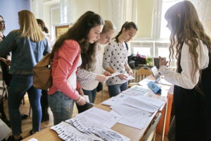 22.04.2017 Kielce. Piknik Edukacyjny w Liceum Ogólnokształcącym nr VI im. Juliusza Słowackiego / Jarosław Kubalski / Radio Kielce